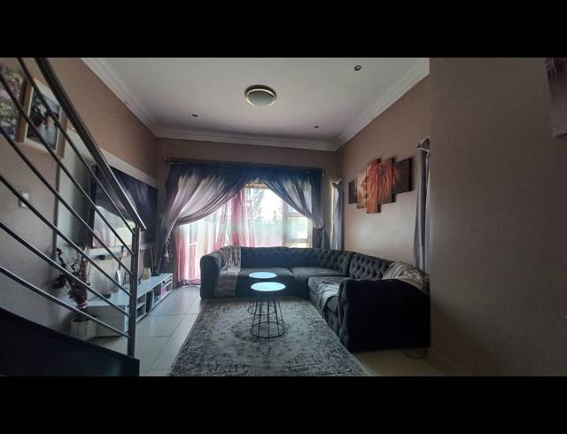 3 BEDROOM TOWNHOUSE TO LET IN SHELLYVALE